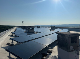 У Калуші на даху районної лікарні встановили перші сонячні панелі потужністю 96-98 кВт