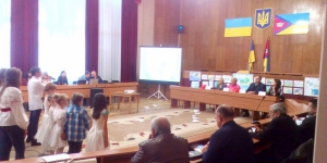 КРУГЛИЙ СТІЛ У ПЕРВОМАЙСЬКУ